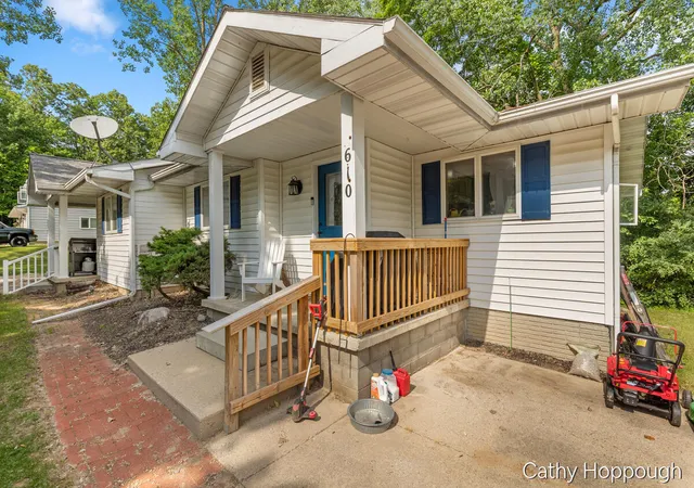 Listing Photo 5 - Condo for sale in building located at 610-612 N Dexter St, Ionia, MI 48846