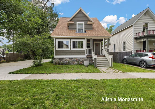 1st image of 313 N 5Th St, Grand Haven, MI 49417 | MLS# 71026032885