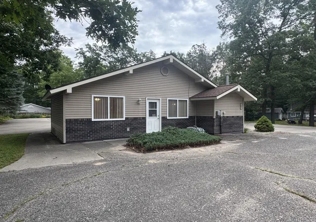 2nd image of 103 White Birch, Houghton Lake, MI 48629 | MLS# 77080070446