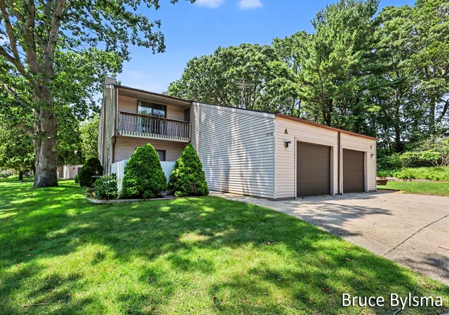 2nd image of 17570 Parkwood Dr #A, Spring Lake, MI 49456 | MLS# 65026032901