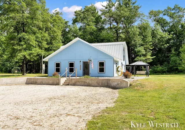 2nd image of 5953 S Newcosta Ave, Newaygo, MI 49337 | MLS# 65026032903