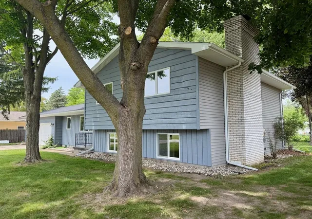 2nd image of 605 E Liberty St, Chesaning, MI 48616 | MLS# 5050213347
