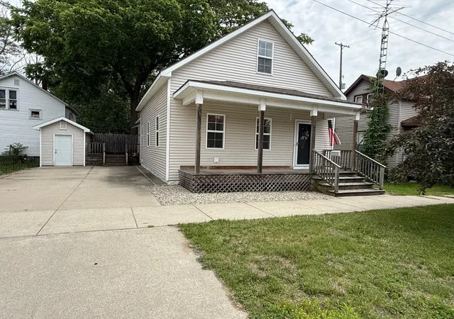 Photo 1 of Single family home for sale at 603 S George St, Ludington, MI 49431 | MLS# 67026032910 | Listing updated on 2026-09-03