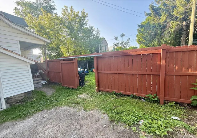 3rd image of 1813 10Th Ave, Port Huron, MI 48060 | MLS# 20261049686