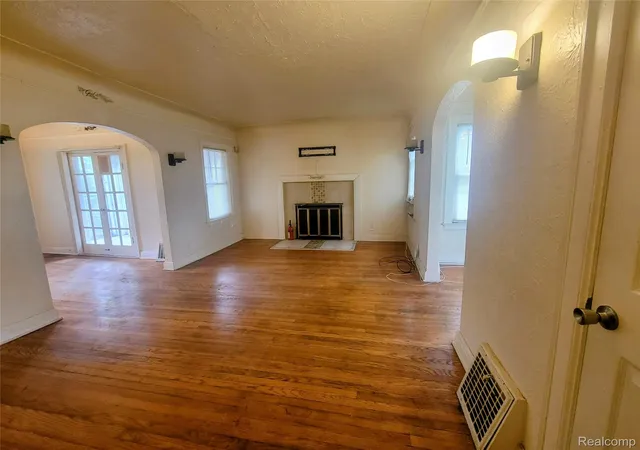 Photo 3 of Single family home for sale at 51 Dakota St, Pontiac, MI 48341 | MLS# 20261049691 | Listing updated on 2026-09-29