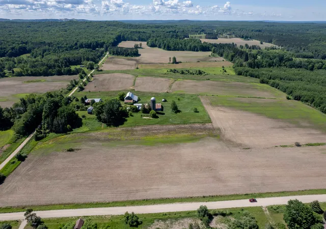 Photo 1 of Single family home for sale at 3102 S 9 Road, Harrietta, MI 49638 | MLS# 78080070450 | Listing updated on 2026-07-03