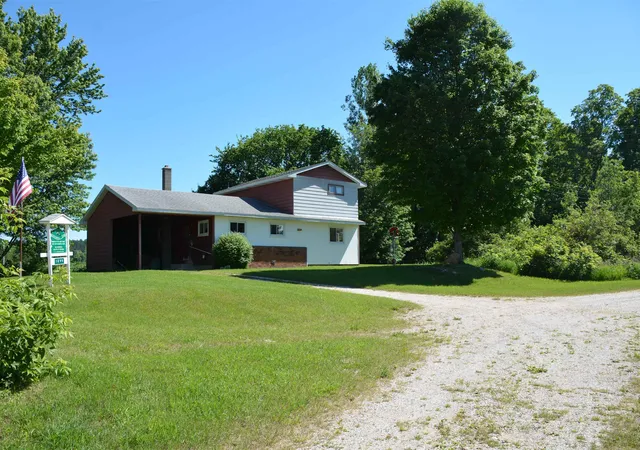 Photo 4 of Single family home for sale at 3102 S 9 Road, Harrietta, MI 49638 | MLS# 78080070450 | Listing updated on 2026-07-03