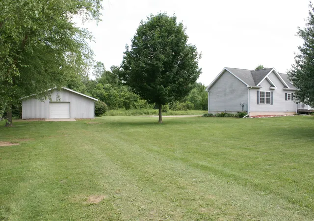 Photo 2 of Single family home for sale at 14021 Pardee Rd, Buchanan, MI 49107 | MLS# 69026032945 | Listing updated on 2026-08-17