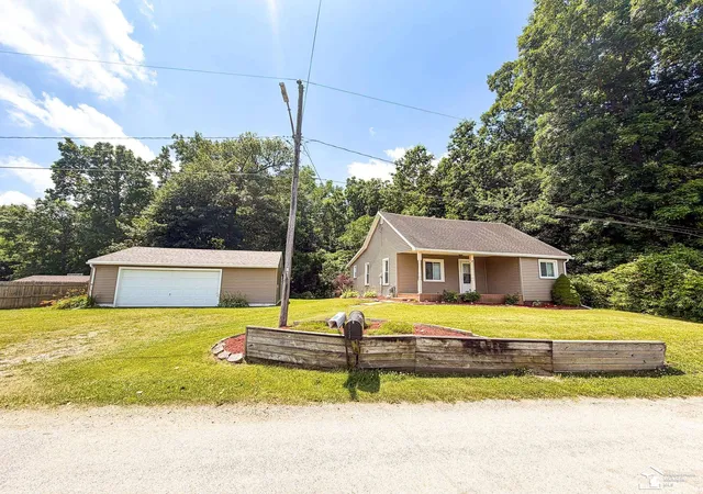 4th image of 1051 Elm St, Manitou Beach, MI 49253 | MLS# 57050213371