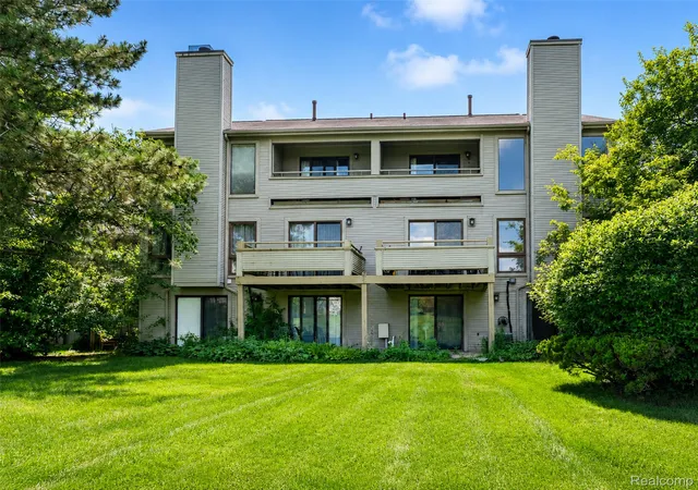 2nd image of 754 Ashley Cir, Rochester Hills, MI 48307 | MLS# 20261049734
