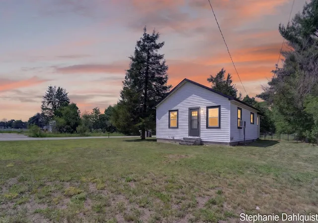 Photo 1 of Sale Pending at 4622 E Apple Ave, Muskegon, MI 49442 | MLS# 71026032951 | Listing updated on 2026-09-09