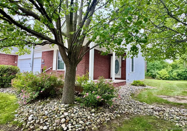 3rd image of 1388 Luxington Dr, Lapeer, MI 48446 | MLS# 20261049749