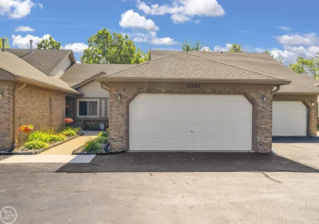 Photo 3 of Condo for sale at 16582 Woodlane Dr, Fraser, MI 48026 | MLS# 58050213383 | Listing updated on 2026-09-17