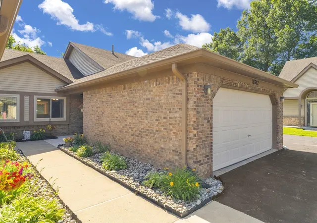 Listing Photo 5 - Condo for sale in building located at 16582 Woodlane Dr, Fraser, MI 48026