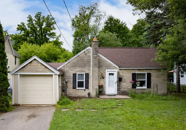 1st image of 128 S Berkley St, Kalamazoo, MI 49006 | MLS# 66026032957