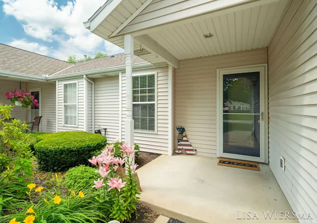 Listing Photo 4 - Condo for sale in building located at 11967 Willow Wood Ln S, Holland, MI 49424