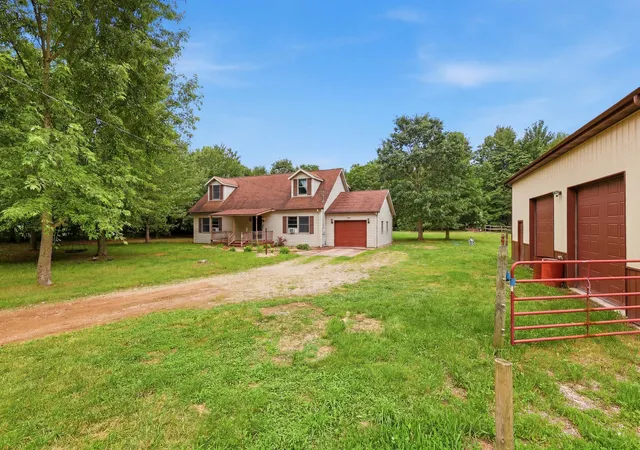 Photo 3 of Single family home for sale at 5850 E Napier Ave, Benton Harbor, MI 49022 | MLS# 69026032974 | Listing updated on 2026-10-04
