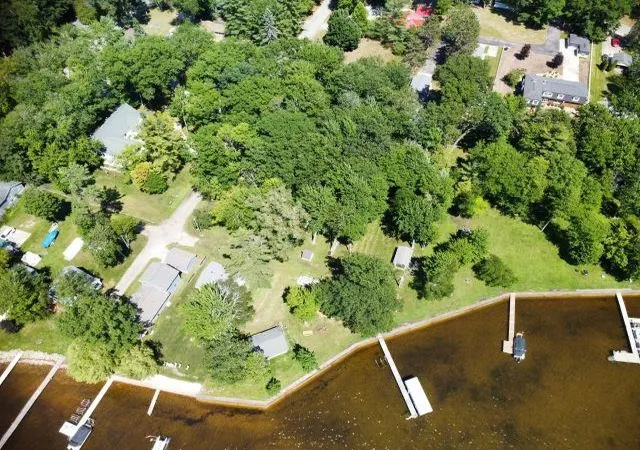 2nd image of 200 Mcdonald Dr, Houghton Lake, MI 48629 | MLS# 77080070461