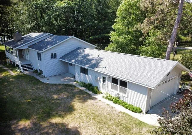 4th image of 200 Mcdonald Dr, Houghton Lake, MI 48629 | MLS# 77080070461