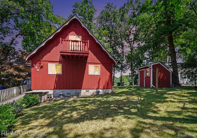 2nd image of 250 E Canyon Dr, Milford, MI 48380 | MLS# 20261049775