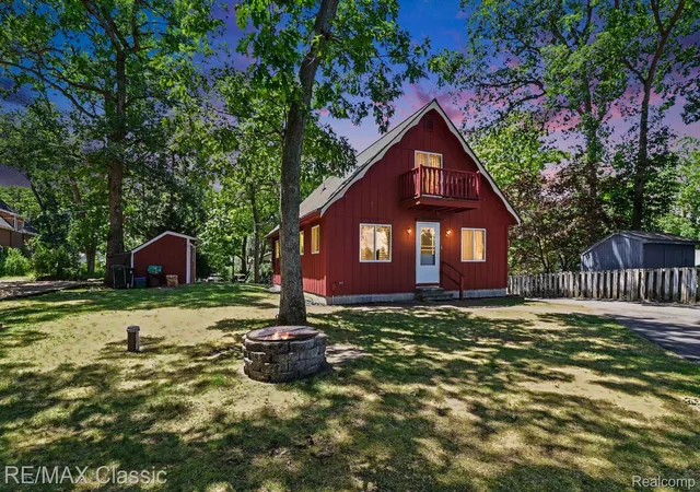 30th image of 250 E Canyon Dr, Milford, MI 48380 | MLS# 20261049775