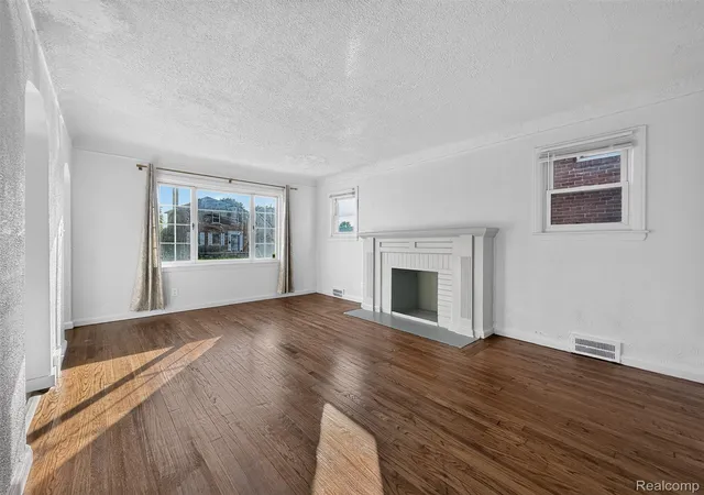 Photo 4 of Single family home for sale at 5566 Lakepointe St, Detroit, MI 48224 | MLS# 20261049777 | Listing updated on 2026-10-06