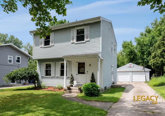 Photo 1 of Sale Pending at 1031 Worcester Dr Ne, Grand Rapids, MI 49505 | MLS# 65026033000 | Listing updated on 2026-07-14