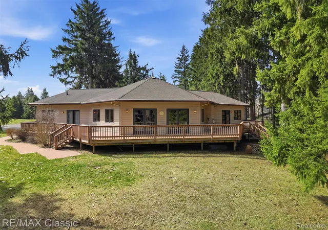 Photo 1 of Sale Pending at 6150 Willow Rd, West Bloomfield, MI 48324 | MLS# 20261049807 | Listing updated on 2026-08-13