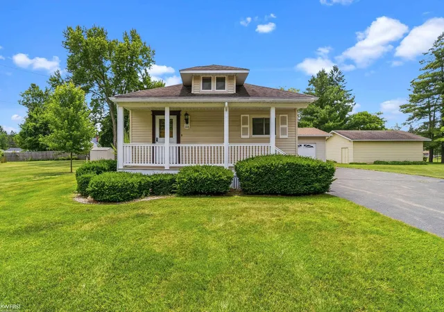 Photo 2 of Single family home for sale at 1018 Mildred St, Flushing, MI 48433 | MLS# 5050213402 | Listing updated on 2026-09-07