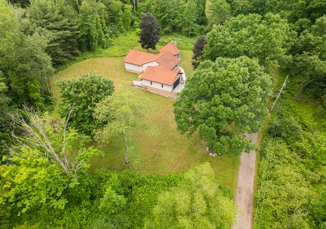 5th image of 989 Mccabe Ave Ne, Ada, MI 49301 | MLS# 65026033014