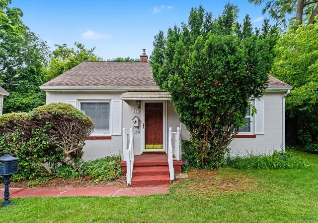 2nd image of 429 Coldbrook St Ne, Grand Rapids, MI 49503 | MLS# 65026033021