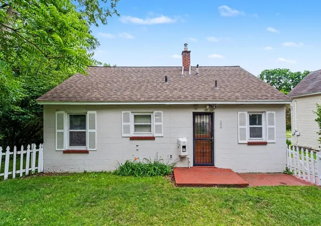 3rd image of 429 Coldbrook St NE, Grand Rapids, MI 49503 | MLS# 65026033021