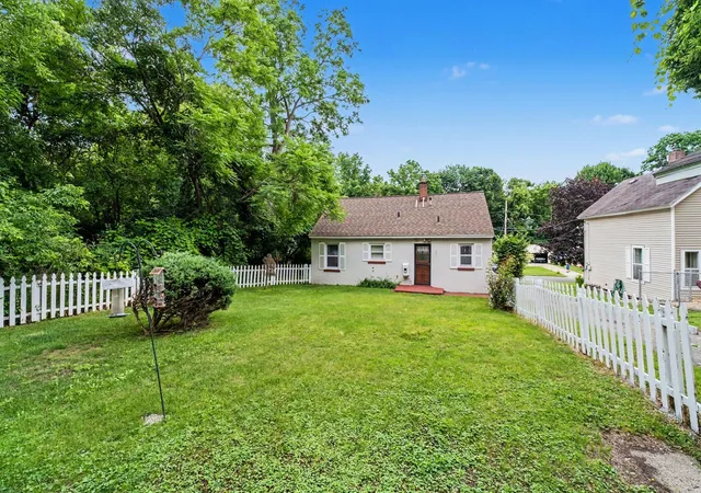 5th image of 429 Coldbrook St NE, Grand Rapids, MI 49503 | MLS# 65026033021