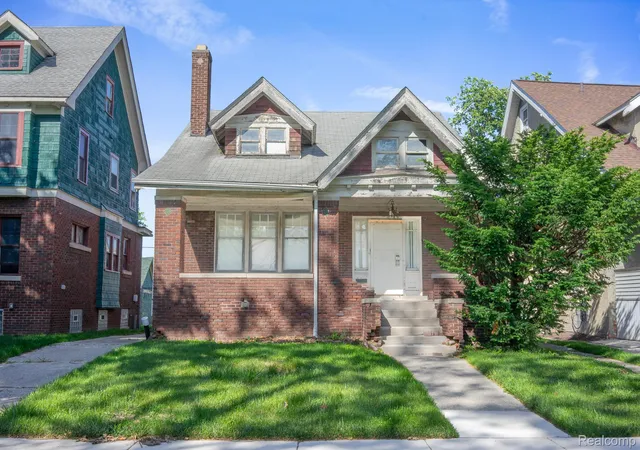 Photo 2 of Single family home for sale at 612 Lakewood St, Detroit, MI 48215 | MLS# 20261049831 | Listing updated on 2026-07-07