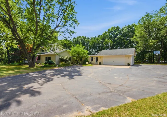 Photo 4 of Single family home for sale at 1230 Bald Eagle Lake Rd, Ortonville, MI 48462 | MLS# 20261049850 | Listing updated on 2026-09-26