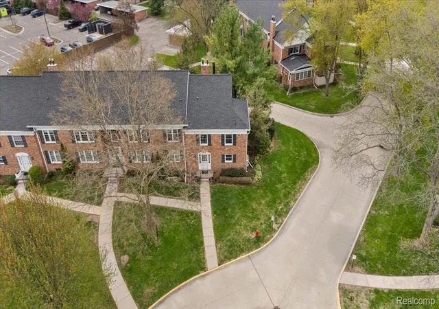 Photo 2 of Condo for sale at 1000 Trailwood Path, Bloomfield Hills, MI 48301 | MLS# 20261049858 | Listing updated on 2026-07-14