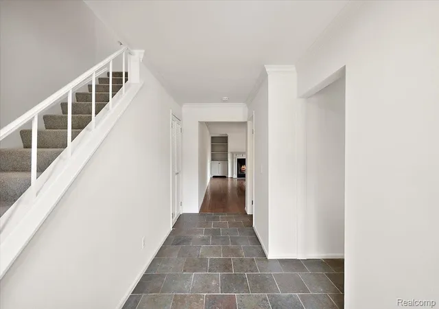 Listing Photo 3 - Condo for sale in building located at 1000 Trailwood Path, Bloomfield Hills, MI 48301