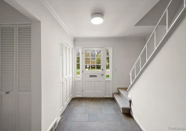 Listing Photo 4 - Condo for sale in building located at 1000 Trailwood Path, Bloomfield Hills, MI 48301