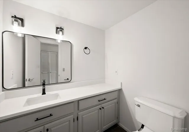 Listing Photo 5 - Condo for sale in building located at 1000 Trailwood Path, Bloomfield Hills, MI 48301
