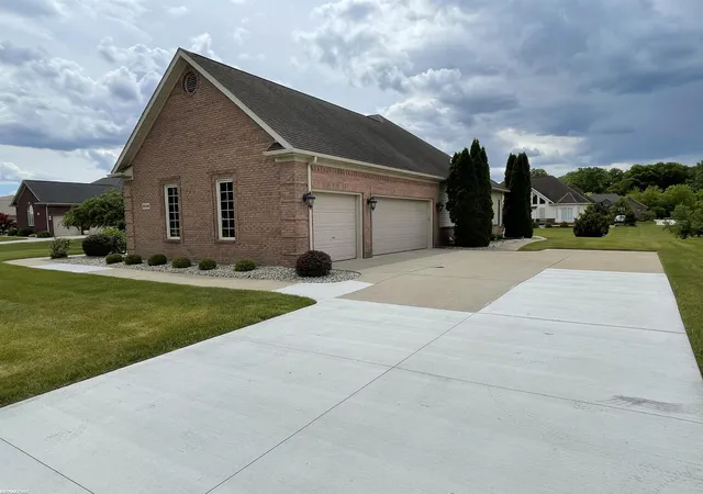 Listing Photo 2 - Condo for sale in building located at 28598 Liparoto Blvd, Flat Rock, MI 48134