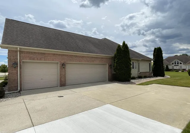 Listing Photo 3 - Condo for sale in building located at 28598 Liparoto Blvd, Flat Rock, MI 48134