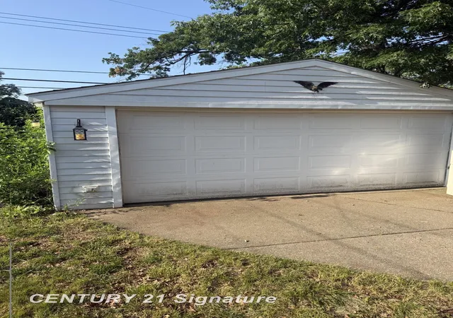 Photo 3 of Single family home for sale at 658 E Coy Ave, Hazel Park, MI 48030 | MLS# 5050213428 | Listing updated on 2026-07-06
