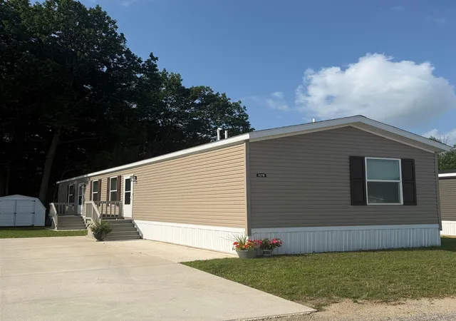 1st image of 1178 Ironstone Dr, Mount Pleasant, MI 48858 | MLS# 79080070470