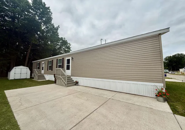 2nd image of 1178 Ironstone Dr, Mount Pleasant, MI 48858 | MLS# 79080070470