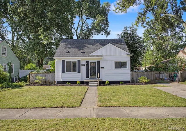 2nd image of 31765 Brown St, Garden City, MI 48135 | MLS# 20261049884