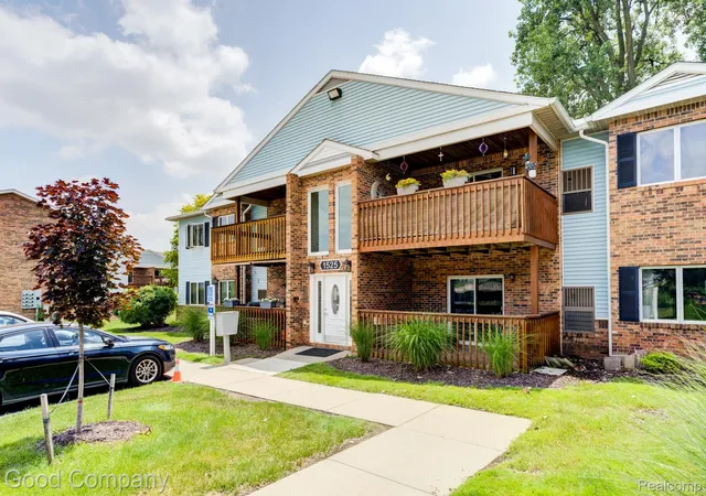 Photo 1 of Condo for sale at 1525 Harbour Ct #73, Trenton, MI 48183 | MLS# 20261049890 | Listing updated on 2026-09-17