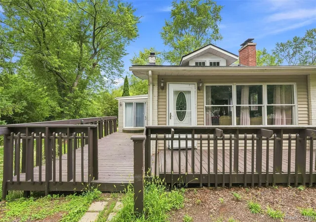 Photo 1 of Single family home for sale at 5607 Loveland St, West Bloomfield, MI 48322 | MLS# 20261049896 | Listing updated on 2026-09-10