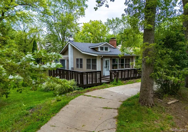 Photo 2 of Single family home for sale at 5607 Loveland St, West Bloomfield, MI 48322 | MLS# 20261049896 | Listing updated on 2026-09-10