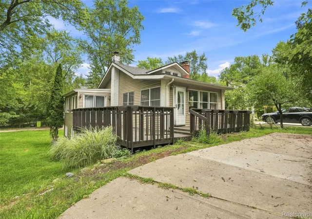 Photo 3 of Single family home for sale at 5607 Loveland St, West Bloomfield, MI 48322 | MLS# 20261049896 | Listing updated on 2026-09-10