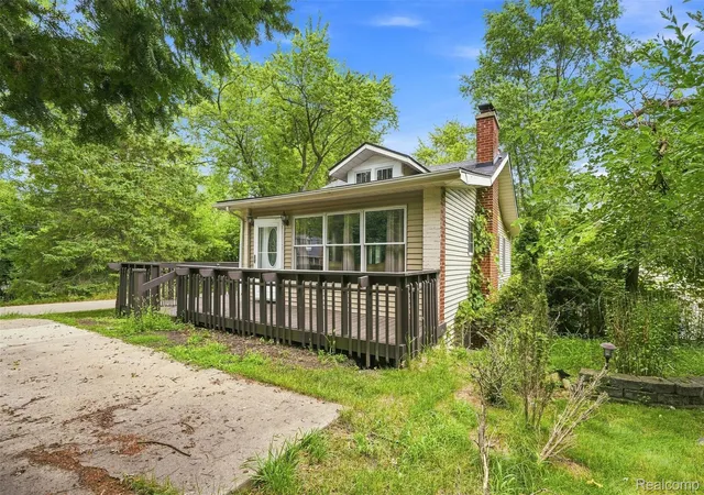 Photo 3 of Single family home for sale at 5607 Loveland St, West Bloomfield, MI 48322 | MLS# 20261049896 | Listing updated on 2026-09-10